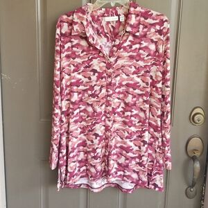 Susan Graver pink & purple camo blouse  23 1/2" P2P